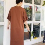 Sukongfashion NO.15635 Pure Color Pleated Sleeve Midi Dress-brown-back side