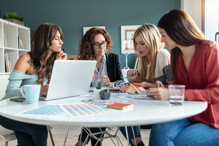 sukongfashion-production-designers discuss about motif of women clothing