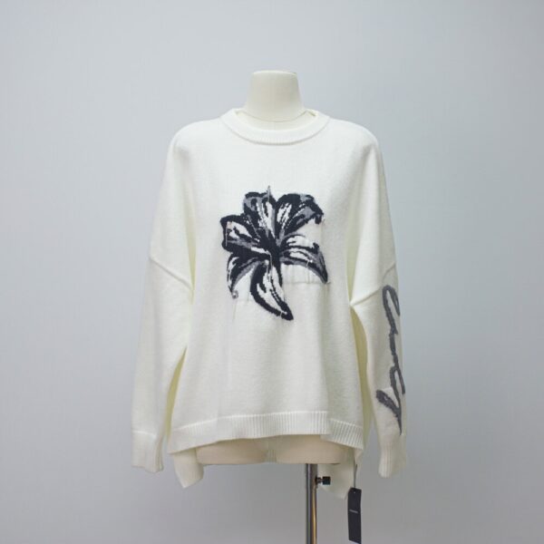 Chic 3D Flower with Pendant Embellishments Women Sweater-white